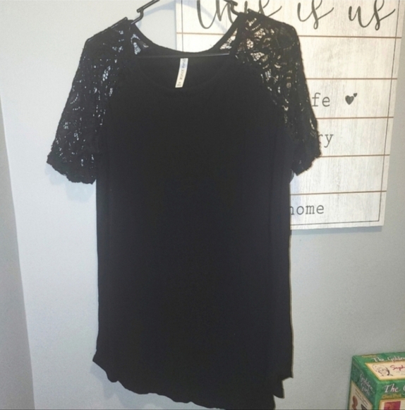🍁🍂Zenana LUXE RAYON LACE SLEEVE TOP 2x - Picture 3 of 6